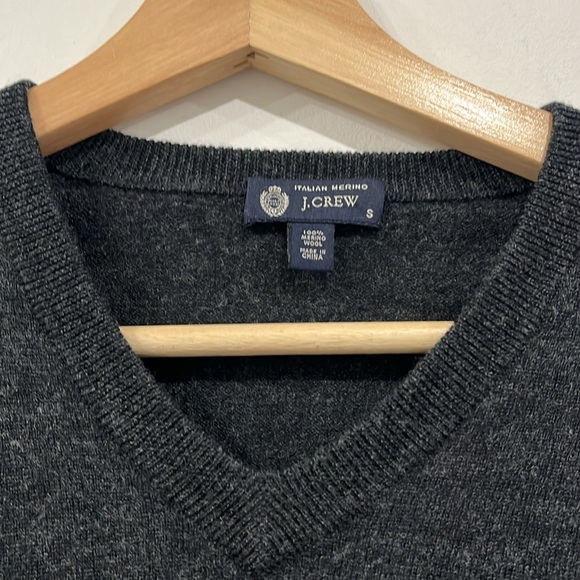 I. Crew Italian Merino Wool V Neck sweater in Charcoal size S - Picture 4 of 9